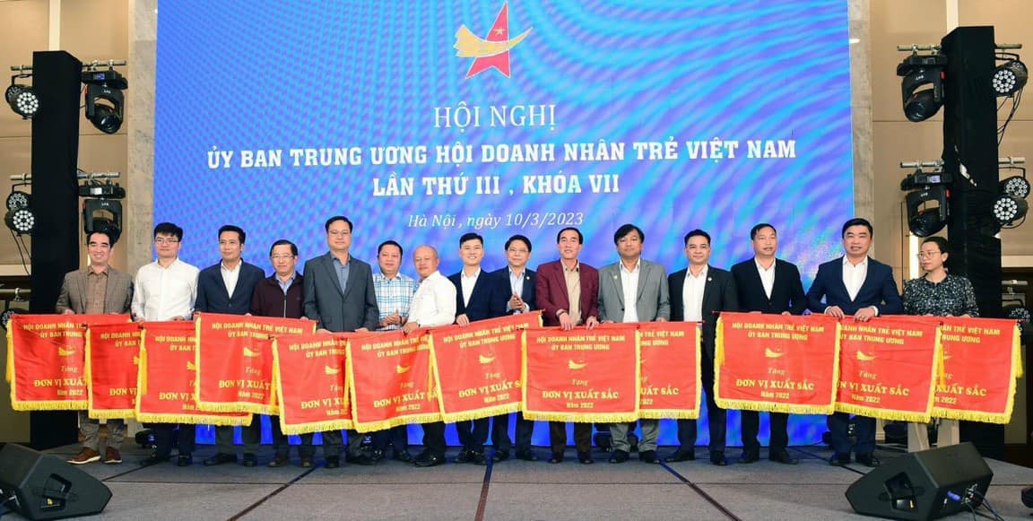 Yba Bến Tre Tiếp Tục Nhận Cờ Thi Đua Xuất Sắc 2022
