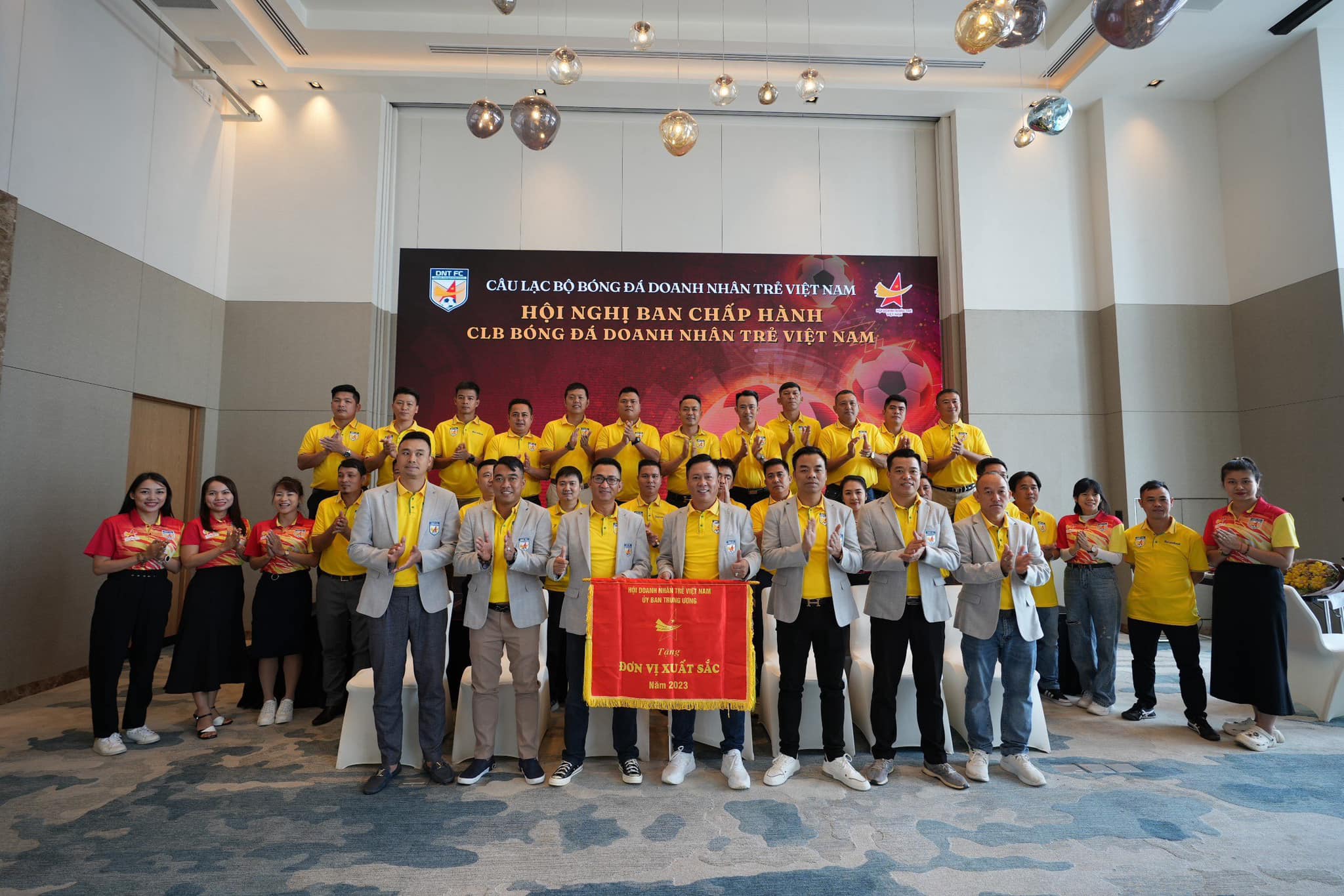 Kết nối giao thương và giao lưu bóng đá với Doanh nhân trẻ Cambodia.