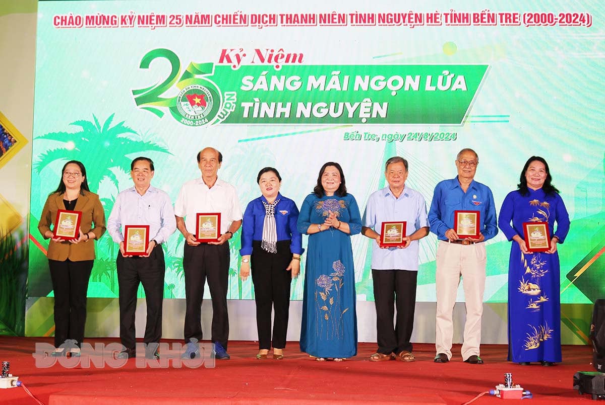 Kỷ niệm 25 năm Chiến dịch Thanh niên tình nguyện hè tỉnh Bến Tre